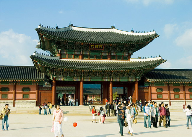 Cận cảnh cửa chính của Gyeongbokgung.