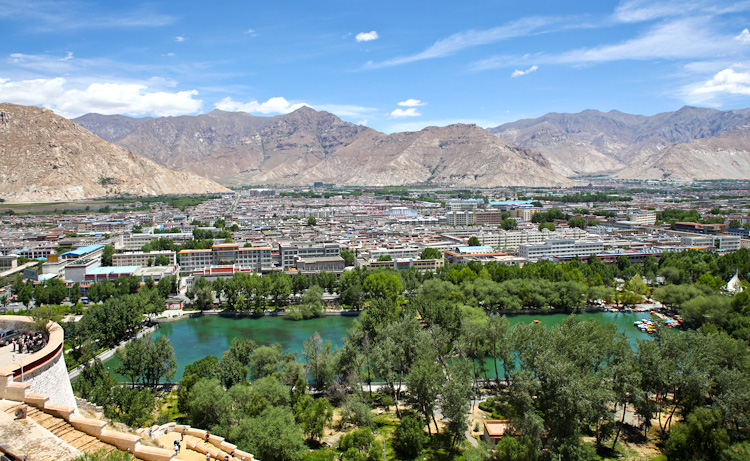 Công viên phía sau Potala nhìn từ trên cao.