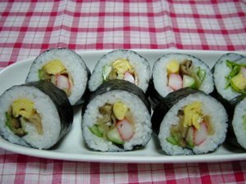 Cuối tuần khéo tay làm cơm cuộn sushi chay, Ẩm thực, am thuc, sushi, mua vu lan, dua chuot, mon ngon, mon ngon de lam