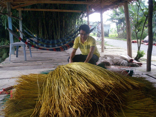 Về thăm làng chiếu Định Yên