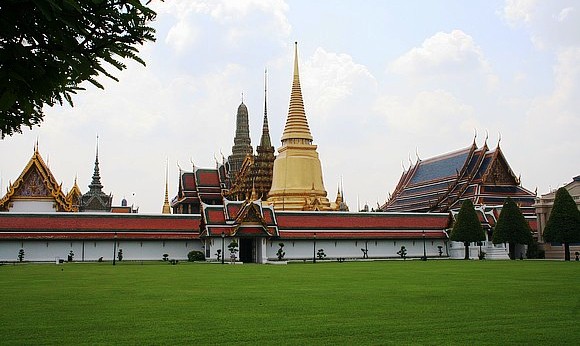 the-temple-the-reclining-buddha-wat-pho-1.jpg