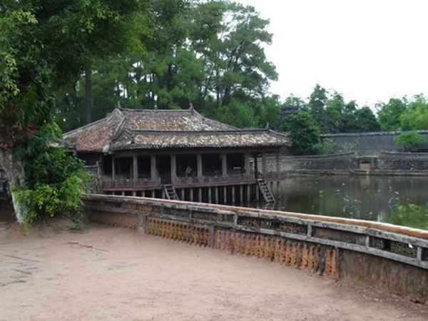 Thủy tạ trong Khiêm lăng