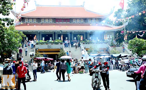 Sài Gòn: Lên chùa cầu phúc cho cha mẹ, Tin tức trong ngày, lam le vu lan, doi mua lam le vu lan, le vu lan o ha noi, y nghia ngay le vu lan, qua tang me ngay le vu lan, vu lan, le vu lan, vu lan bao hieu, le vu lan 2013, ngay le vu lan, le vu lan bao hieu, bao hieu cha me, dai le vu lan, ngay vu lan, tin nhanh, tin moi, tin hay, tin nong, tin hot, tin tuc, tin tức, bao dien tu, bao vn, xa hoi, bao, doc bao, tintuc, vn