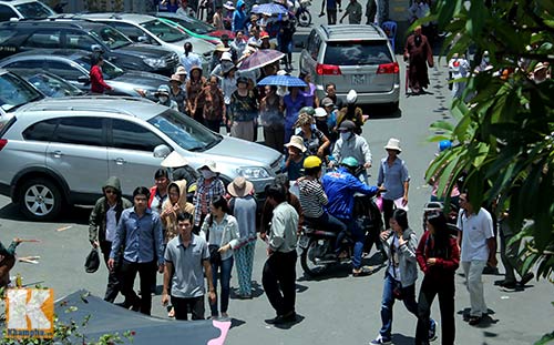 Sài Gòn: Lên chùa cầu phúc cho cha mẹ, Tin tức trong ngày, lam le vu lan, doi mua lam le vu lan, le vu lan o ha noi, y nghia ngay le vu lan, qua tang me ngay le vu lan, vu lan, le vu lan, vu lan bao hieu, le vu lan 2013, ngay le vu lan, le vu lan bao hieu, bao hieu cha me, dai le vu lan, ngay vu lan, tin nhanh, tin moi, tin hay, tin nong, tin hot, tin tuc, tin tức, bao dien tu, bao vn, xa hoi, bao, doc bao, tintuc, vn