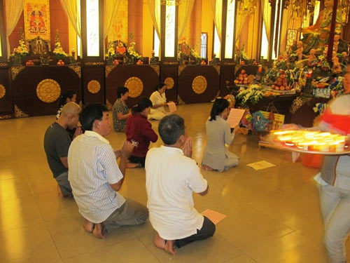 Tết Trung thu của oan hồn thai nhi  | Cầu siêu, Sám hối, Trung thu, Oan hồn, Tết Trung thu, Rằm tháng tám, TPHCM, Thai nhi, Bỏ rơi